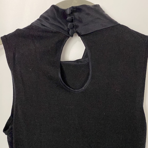 Banana Republic • Silk Cashmere • Tie Neck Sleeveless - Picture 4 of 5